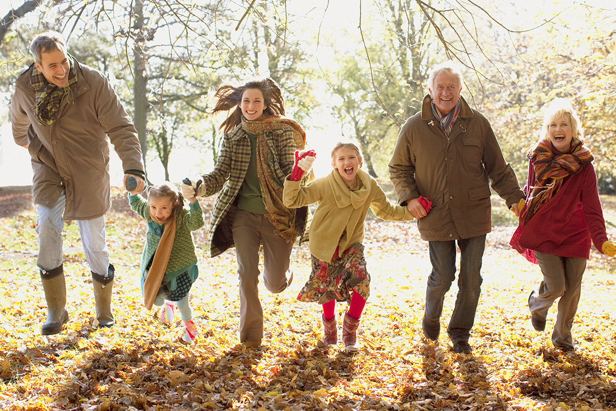 SSJBCQ-Famille-en-automne