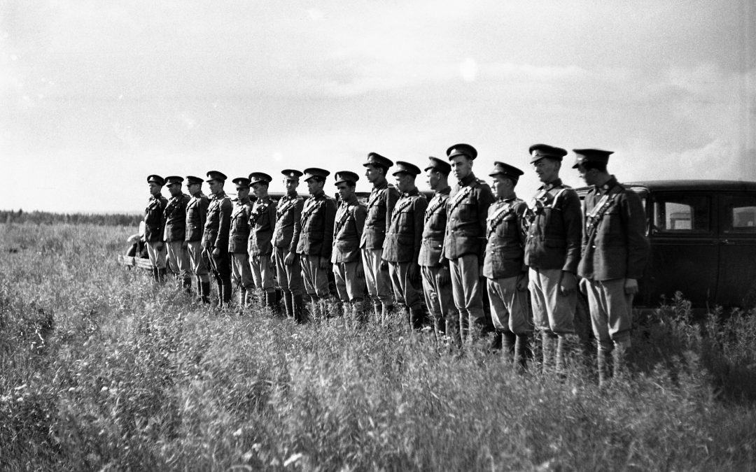 Groupe de militaires pendant la Seconde Guerre mondiale.